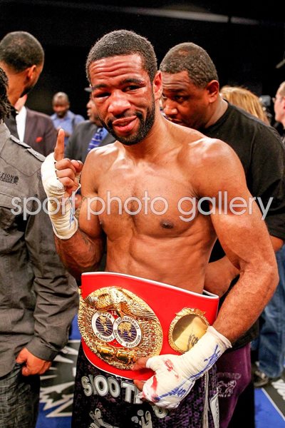 Lamont Peterson beats Amir Khan 2011