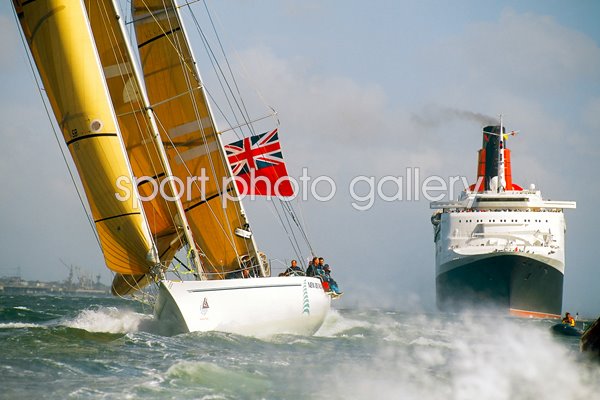 Endeavour passes the QEII 