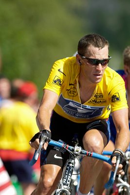 Armstrong climbs Les Deux-Alpes 2002