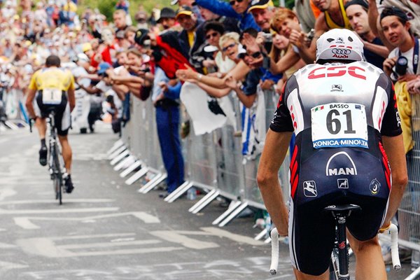 Lance Armstrong storms past Ivan Basso 