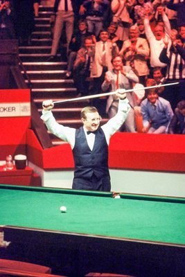 Dennis Taylor Northen Ireland beats Steve Davis World Snooker Final Black 1985
