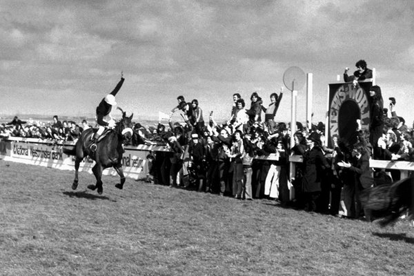 Red Rum wins 1977 Grand National