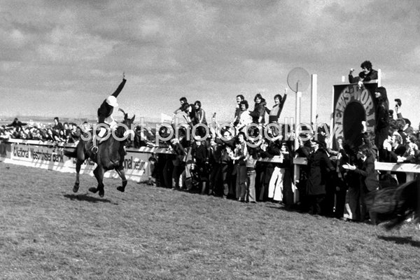 Red Rum wins 1977 Grand National
