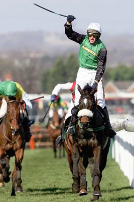Numbersixvalverde wins 2006 Grand National