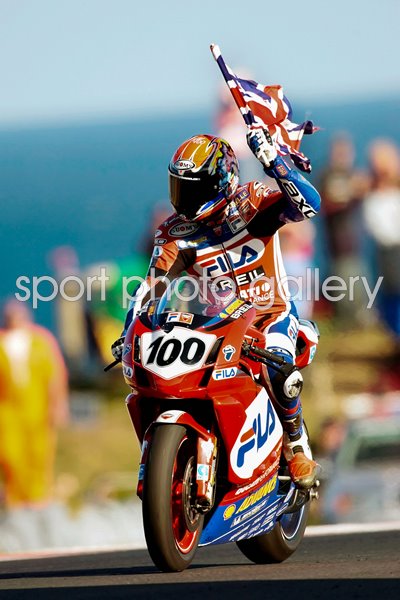 Neil Hodgson celebrates