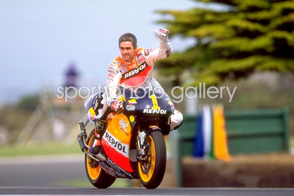 Mick Doohan leads Kevin Schwantz 1994