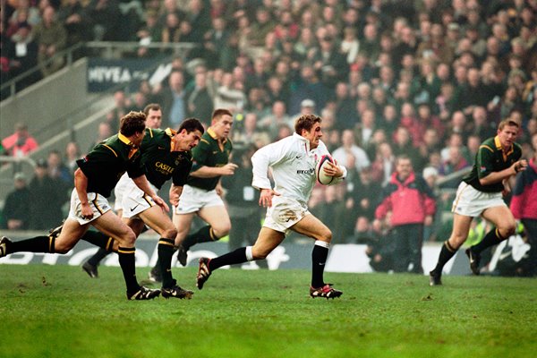 Jonny Wilkinson breaks clear