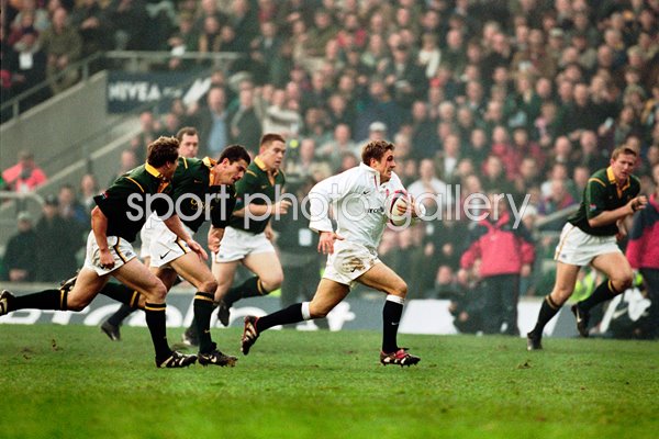 Jonny Wilkinson breaks clear