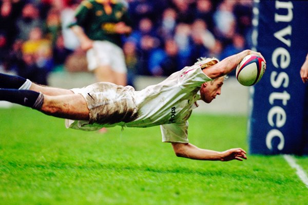 Will Greenwood dives over