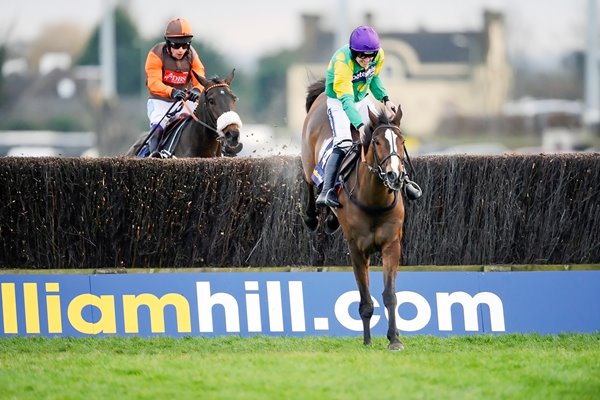 Kauto Star wins King George Kempton 2011