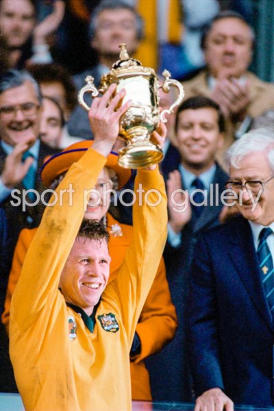 Nick Farr-Jones lifts 1991 World Cup