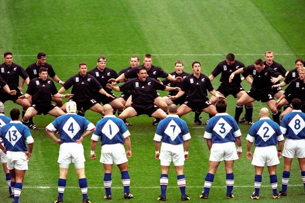 Italy face New Zealand Haka