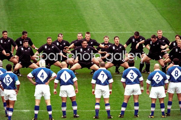 Italy face New Zealand Haka