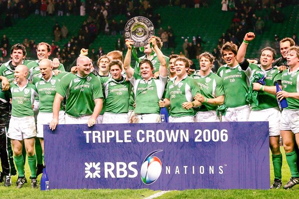 Brian O'Driscoll holds the Triple Crown 