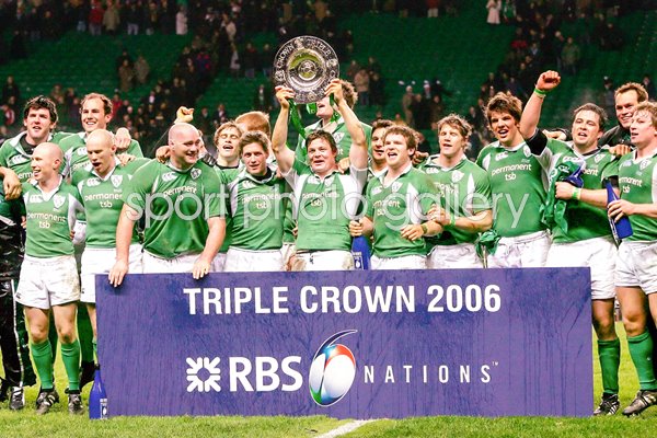 Brian O'Driscoll holds the Triple Crown 