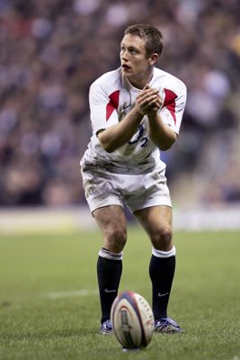 Jonny Wilkinson lines up a kick 