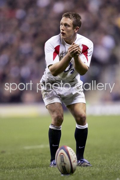 Jonny Wilkinson lines up a kick