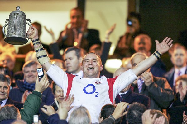 Phil Vickery lifts the Calcutta Cup