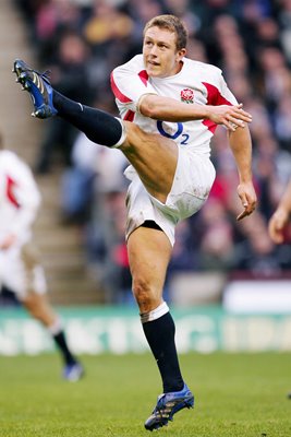 Jonny Wilkinson clears the ball upfield 