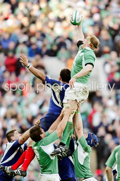 Paul O'Connell of Ireland wins lineout ball 