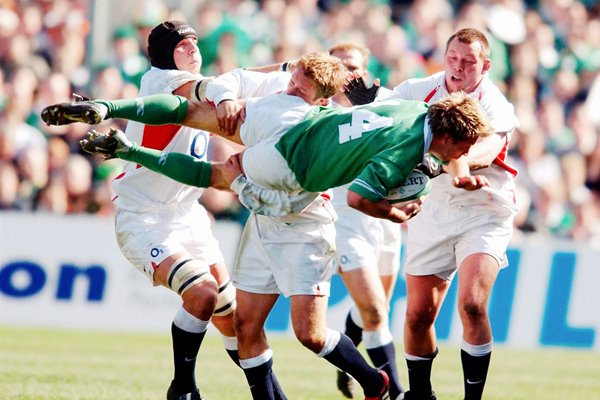 Jonny Wilkinson tackles Bishop