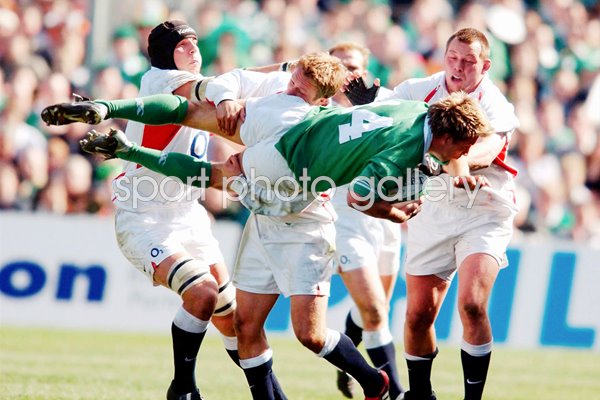 Jonny Wilkinson tackles Bishop