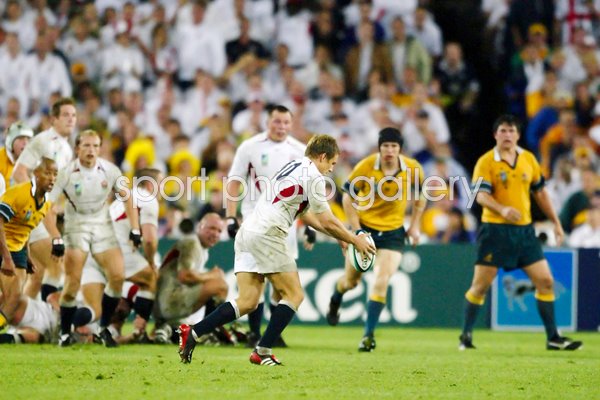 Jonny Wilkinson kicks the winning drop goal