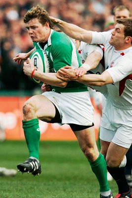 Brian O'Driscoll breaks away 