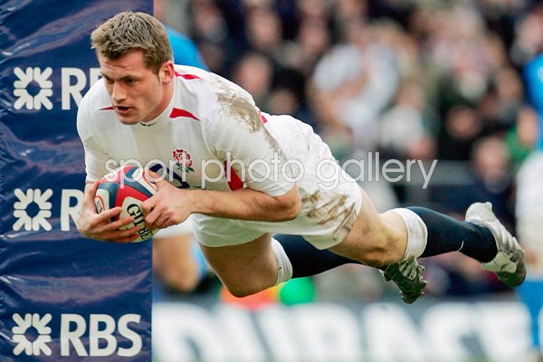 Mark Cueto dives over to score