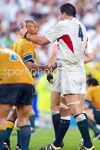 Martin Johnson consoles George Gregan 