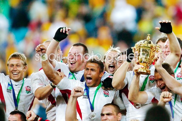 Jason Robinson and England celebrate 