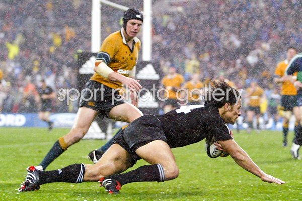 Doug Howlett scores v Australia