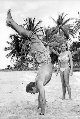 Sean Connery (James Bond) & Ursula Andress Dr. No