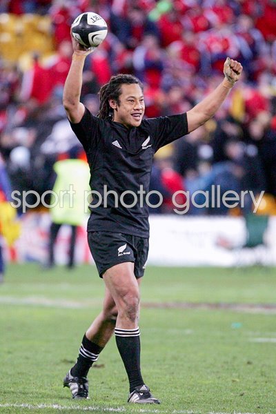 Tana Umaga celebrates
