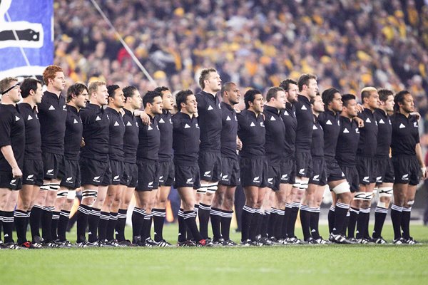 The All Blacks sing national anthem 