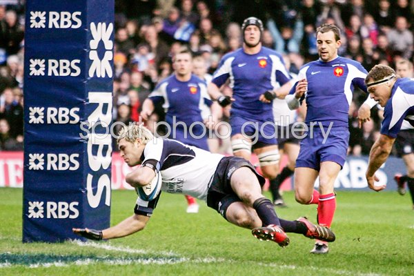 Sean Lamont scores for Scotland 
