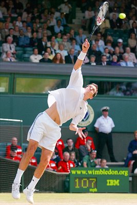 Henman serves Wimbledon 2002