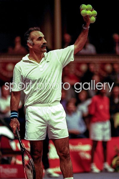 Mansour Bahrami trick serve
