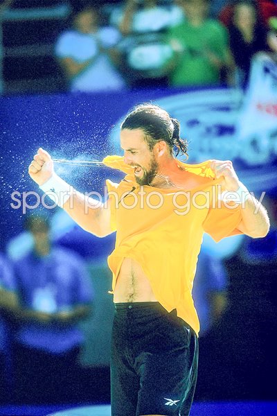 Patrick Rafter tears his shirt 