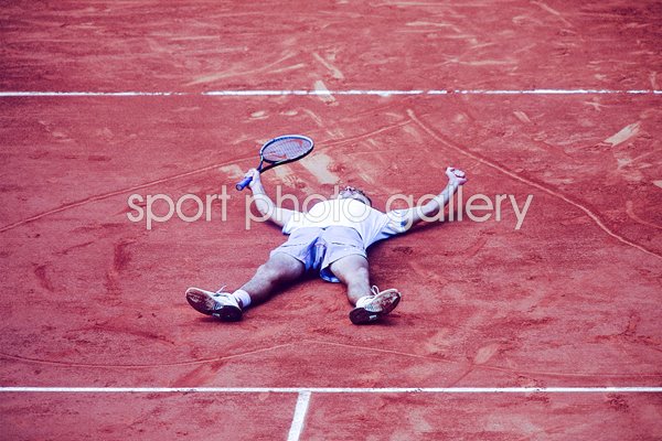 Gustavo Kuerten wins third successive French Open 