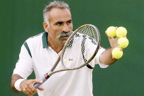 Mansour Bahrami of Iran jokes around