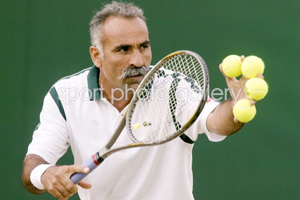 Mansour Bahrami of Iran jokes around