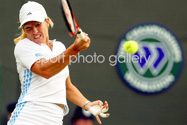 Justine Henin-Hardenne in action  