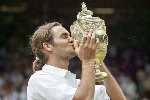 Roger Federer kisses the trophy 