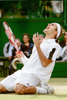 Roger Federer celebrates Wimbledon 2004