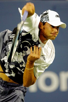 Andy Roddick serves US Open 2004