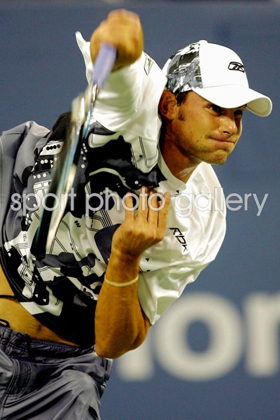 Andy Roddick serves US Open 2004