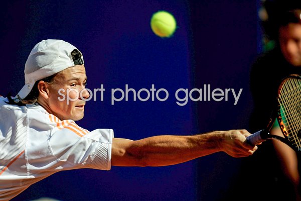 Guillermo Coria stretches 