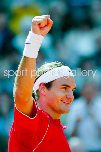 Roger Federer celebrates 