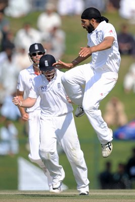 Monty Panesar celebrates v Pakistan 2012